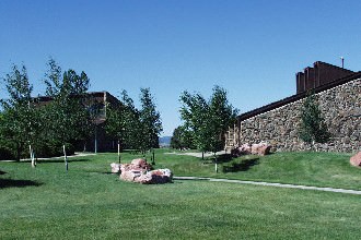 Sanders and Oliver / Brand center during spring.